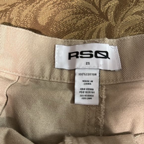 RSQ Mid Length Cargo Shorts. Tan Size 25 - Picture 4 of 4